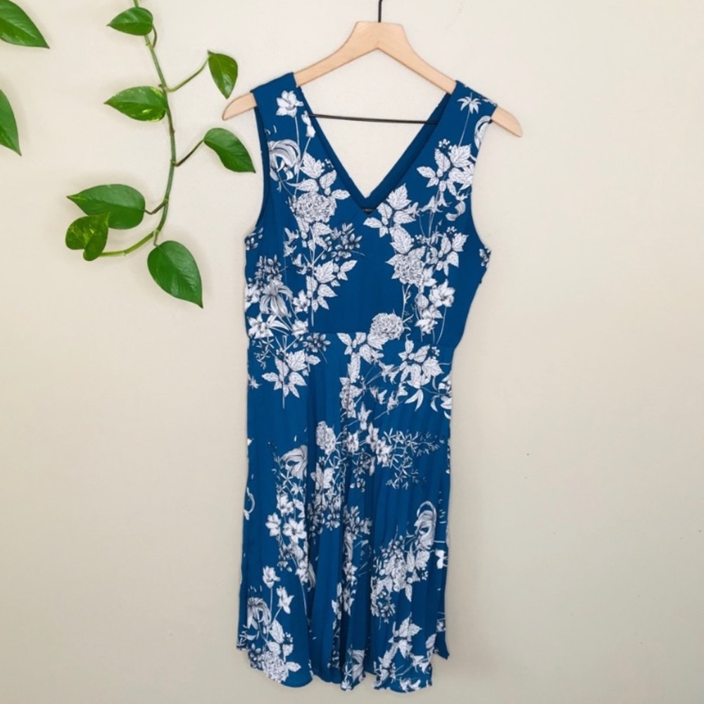 Banana Republic Factory blue floral pleated dress